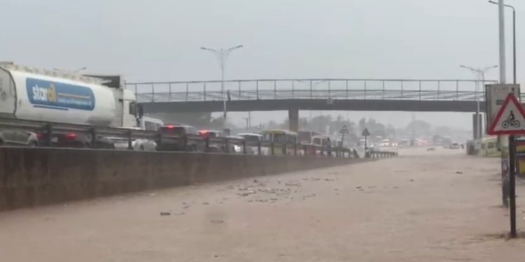 Floods cause major disruptions on the Accra–Kumasi Highway.